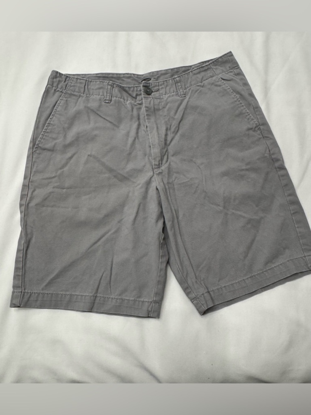 Men’s Old Navy gray shorts size 36   10” seam